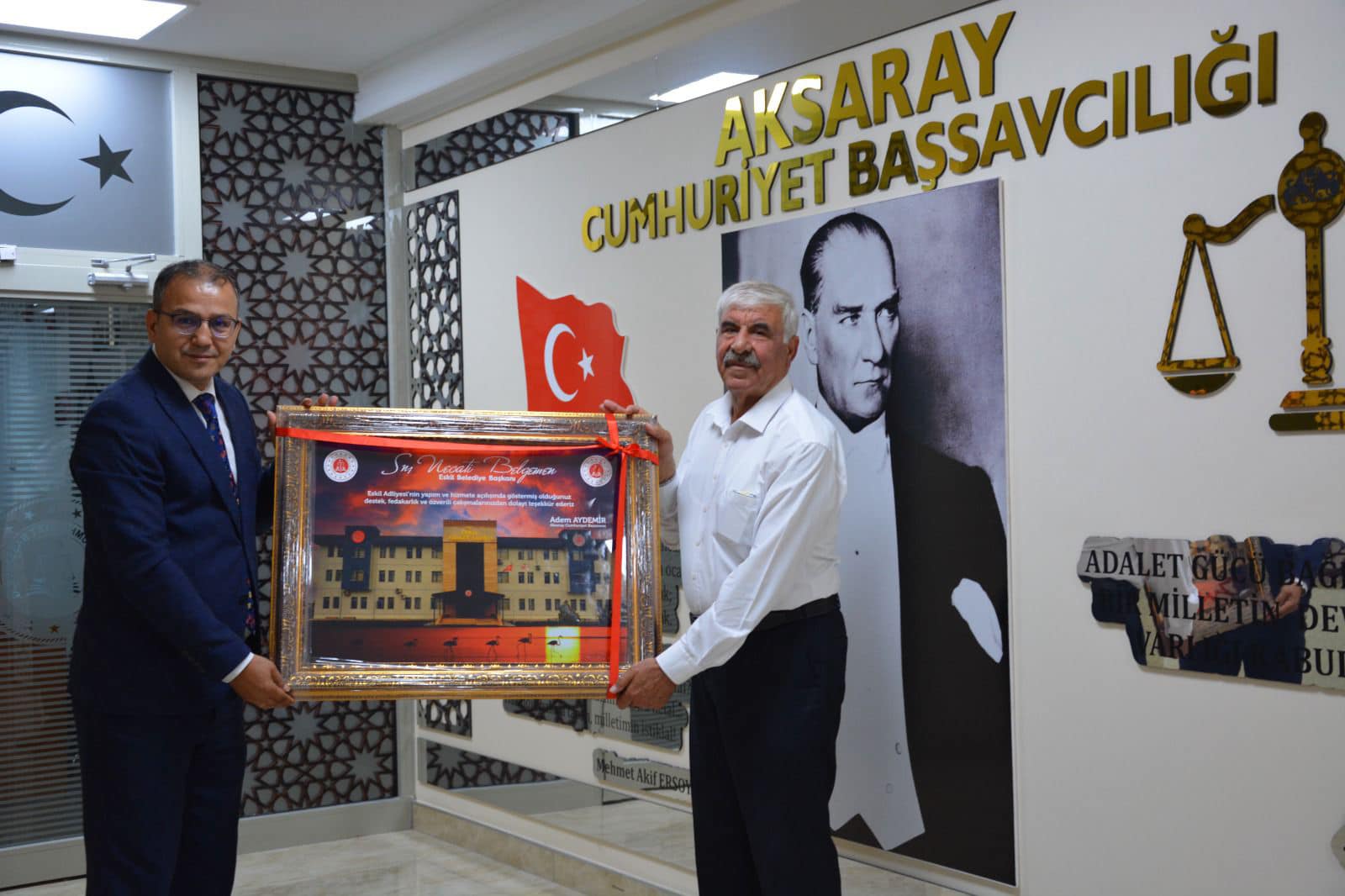 Aksaray Cumhuriyet Savcısı Aydemir'den Necati Belgemen'e plaket