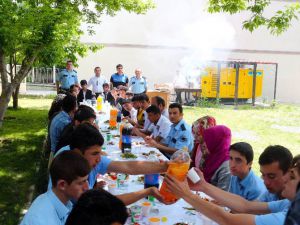 Yunak’ta Polislerle Öğrenciler Etkinlikle Bir Araya Geldi