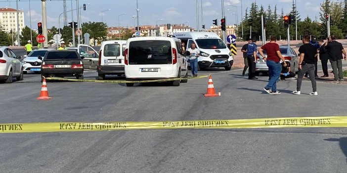 Konya'da olay yerinde polis memuruna bıçaklı saldırı