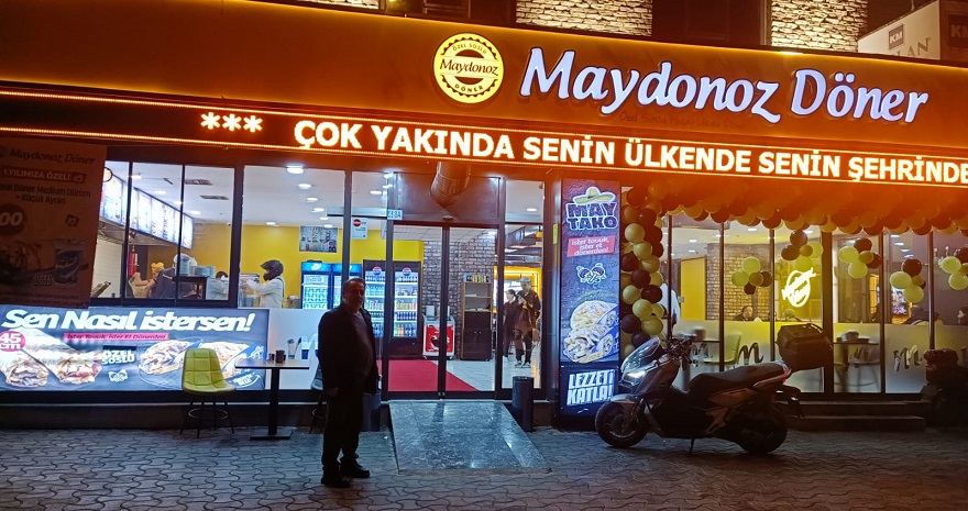 Maydonoz dönerin o şubesinde açılış yıl dönümüne özel kampanya!