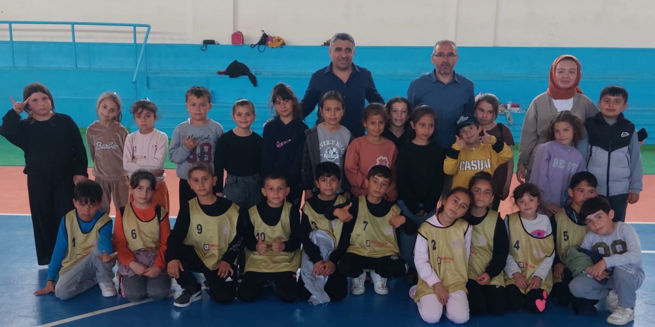 Eskil'de geleneksel çocuk oyunları müsabakaları coşkulu finalle tamamlandı