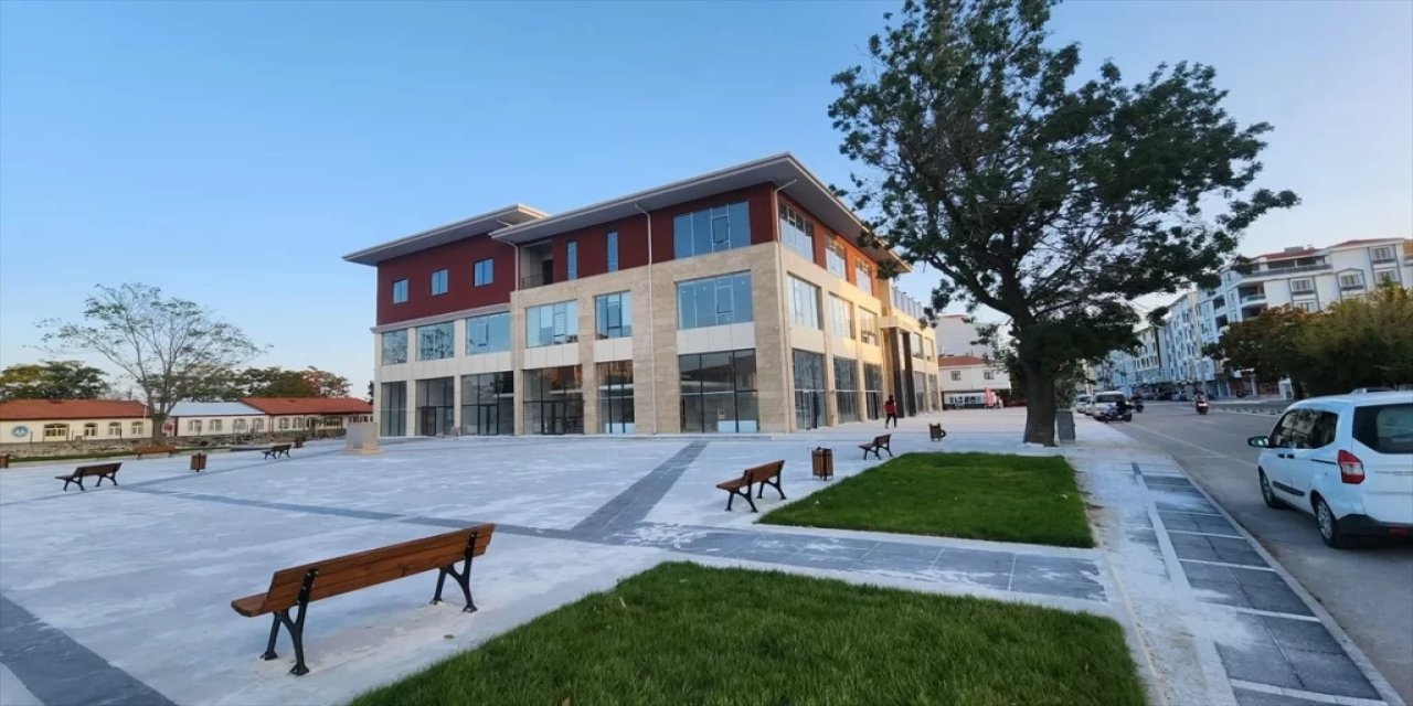 Merak edilen soru "Eskil Belediyesi o açıklamayı ara ara neden yapıyor?"