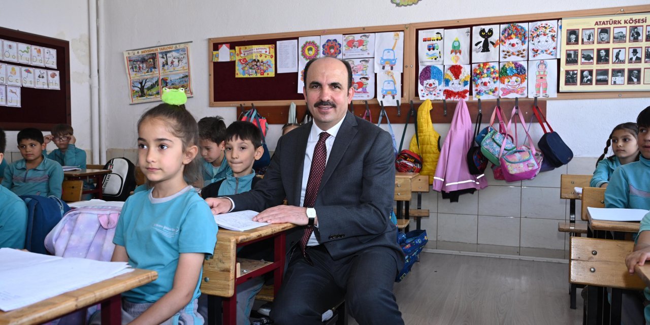 Başkan Altay, 3 Okulda Öğrencilerle Buluştu
