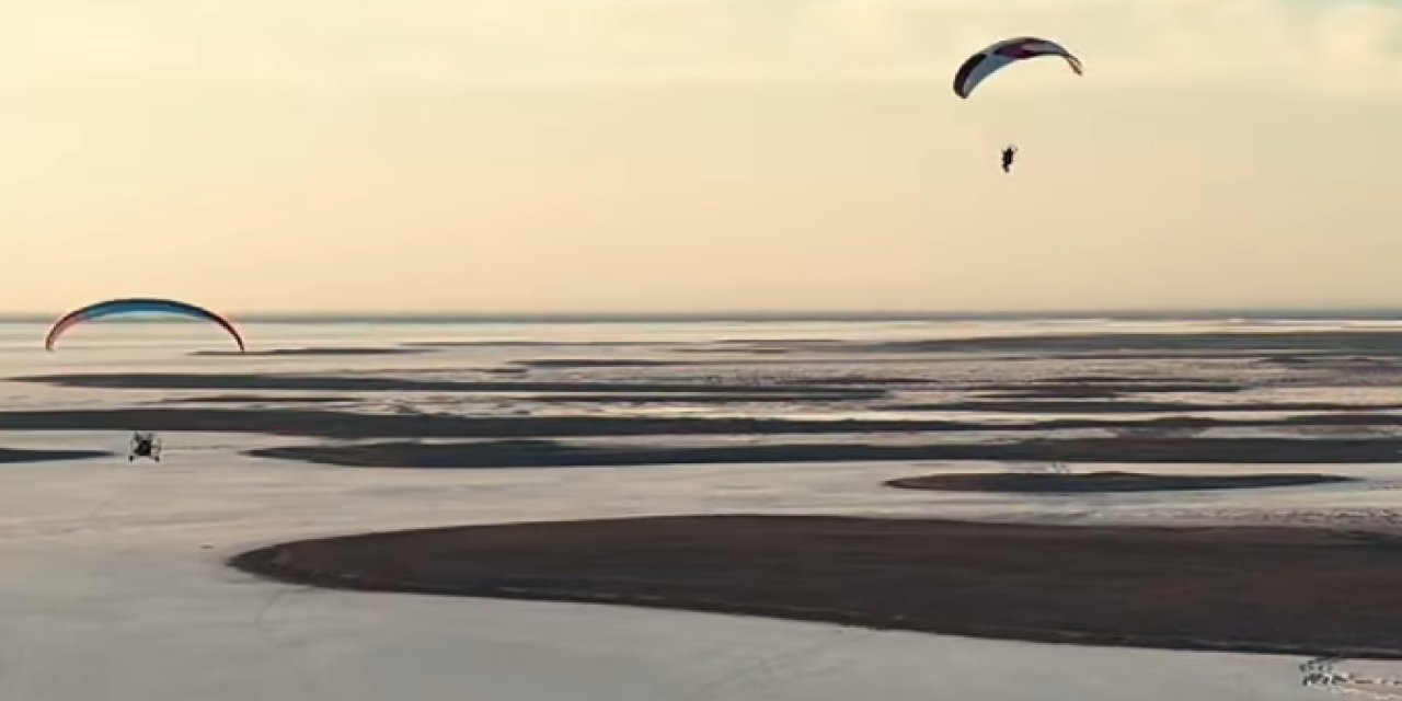 Eskil Tuz Gölü'nde Paramotor Gösterisi Büyüledi: Gökyüzünde Görsel Şölen