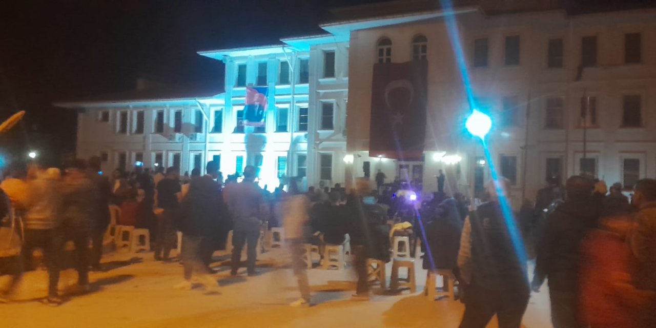 Eskil'de gençlik yürüyüşü ve Özcan Çakın coşkusu!
