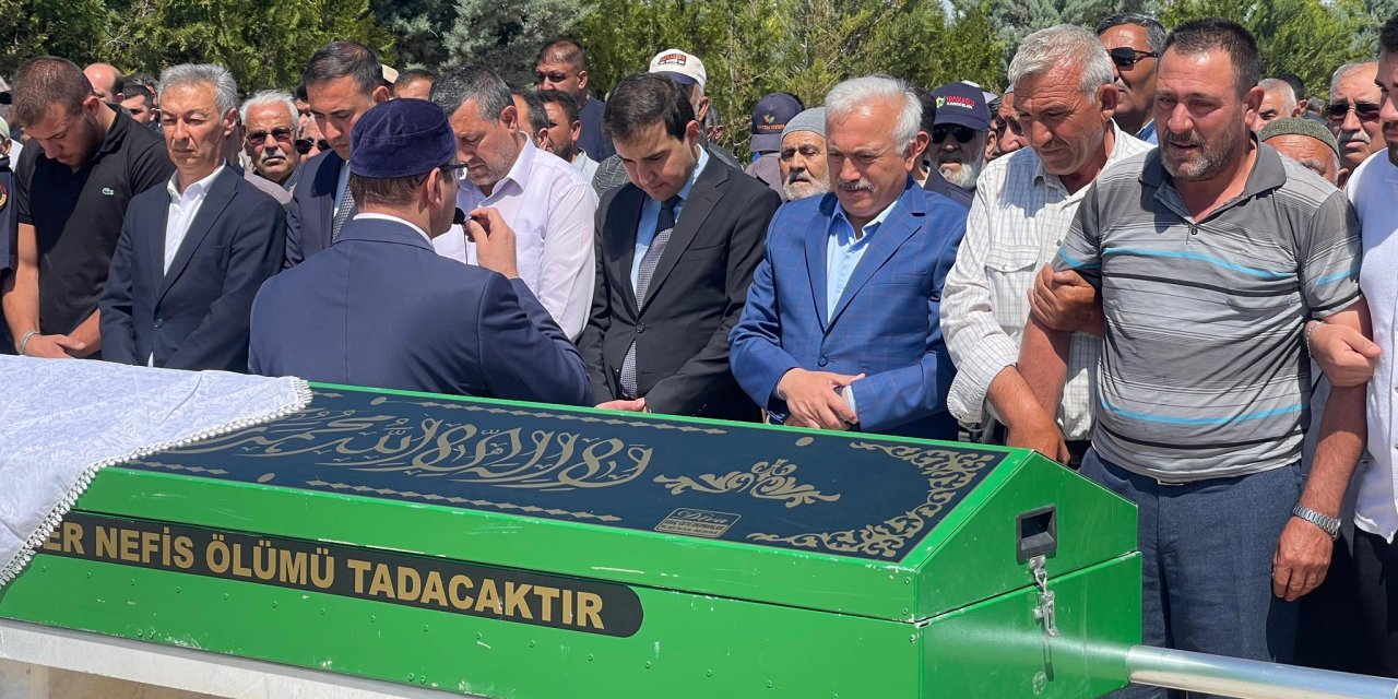 Vali Kumbuzoğlu, Eşmekaya'da Şehit Annesinin Cenaze Törenine Katıldı