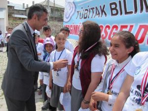 Ahırlı’da TÜBİTAK Bilim Fuarı Projeleri Sergilendi