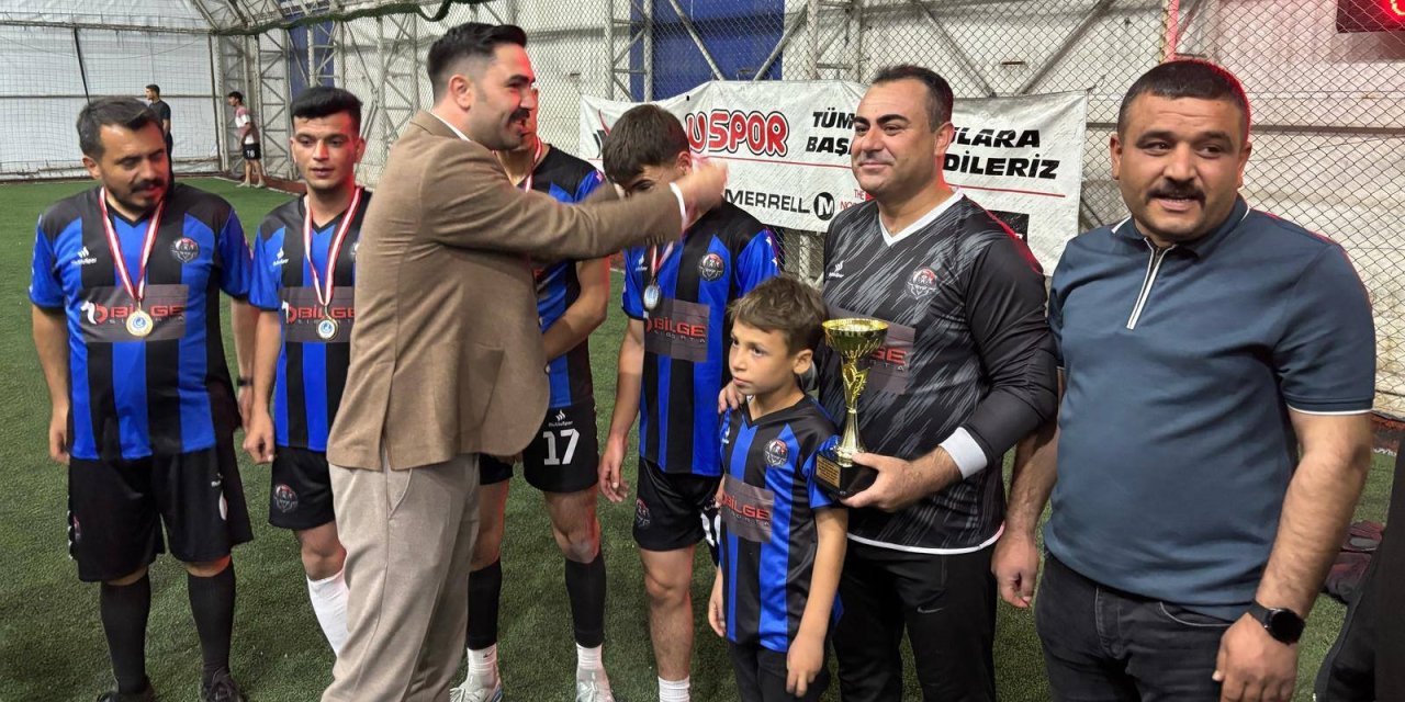 Eskil Ülkü Ocakları, Ali Ekin Futbol Turnuvası’nın Şampiyonu Oldu