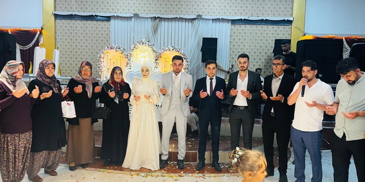 Zeynep ile Abdurrahman Nişanlandı: Yüzükleri Kaymakam Yurddaş Taktı