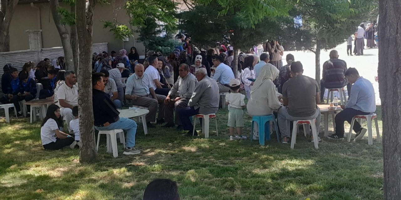 Eskil Halk Eğitimi Merkezi Yıl Sonu Sergisi Açıldı