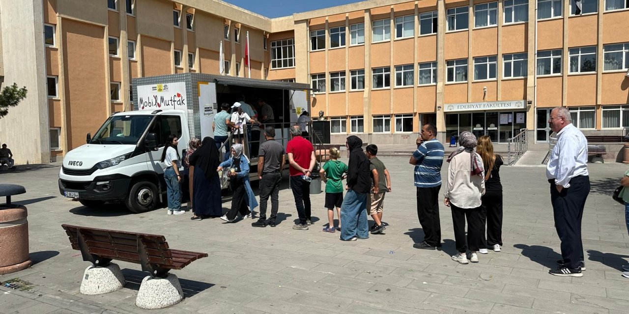 Konya Büyükşehir’den YKS Velilerine İkram Desteği