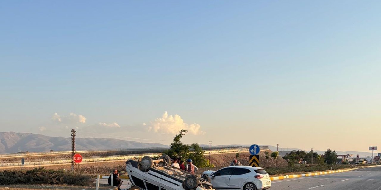 Ereğli’de Kavşakta Kaza: 3 Kişi Yaralandı