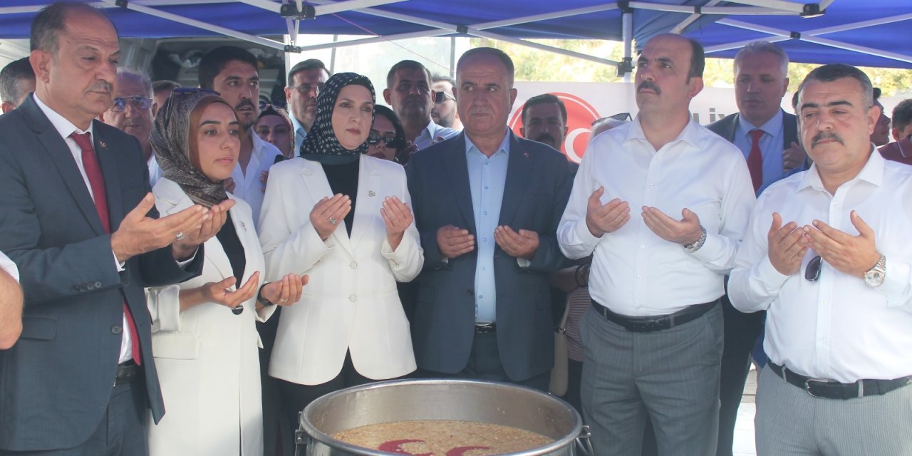 MHP Konya Teşkilatı’ndan Vatandaşa Aşure İkramı