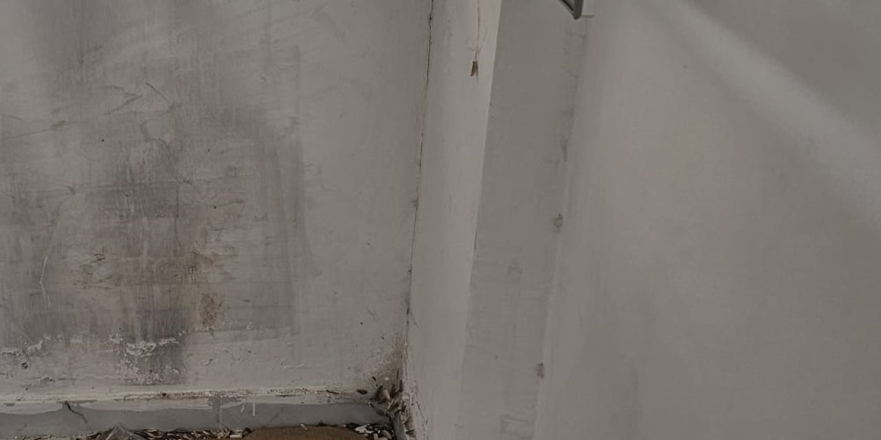 Eskil Semt Sahası Tesislerini Çöp Götürüyor! Hijyet Şart!