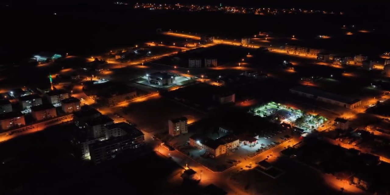 Eskil’in Geceye Bürünen Güzelliği: Işıklar Altında Sessiz Bir Şehir