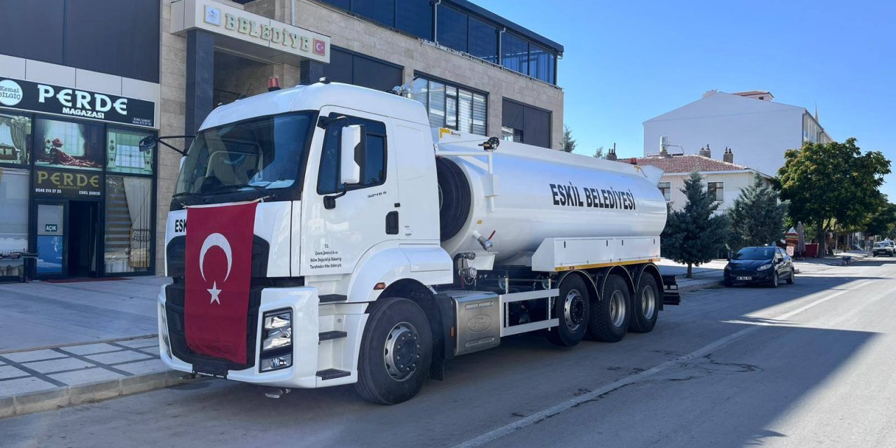 Eskil Belediyesi Araç Filosunu Güçlendiriyor: Yeni Su Tankeri Hizmete Başladı