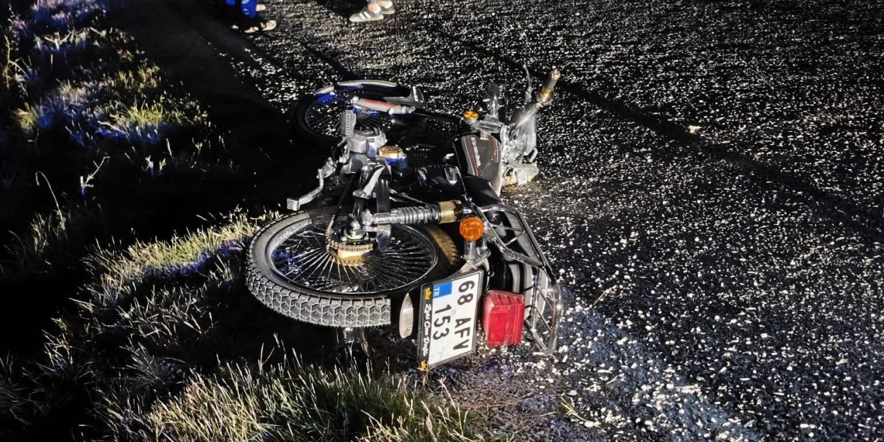 Eskil'de  Trafik Kazası: Motosiklet Sürücüsü Hastaneye Kaldırıldı