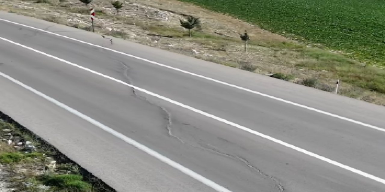 Eskil Eşmekaya Yolu Yazır Mevkii’nde Endişe Yaratan Kırılma: Asfalt Çatlağı mı, Yer Yarığı mı?