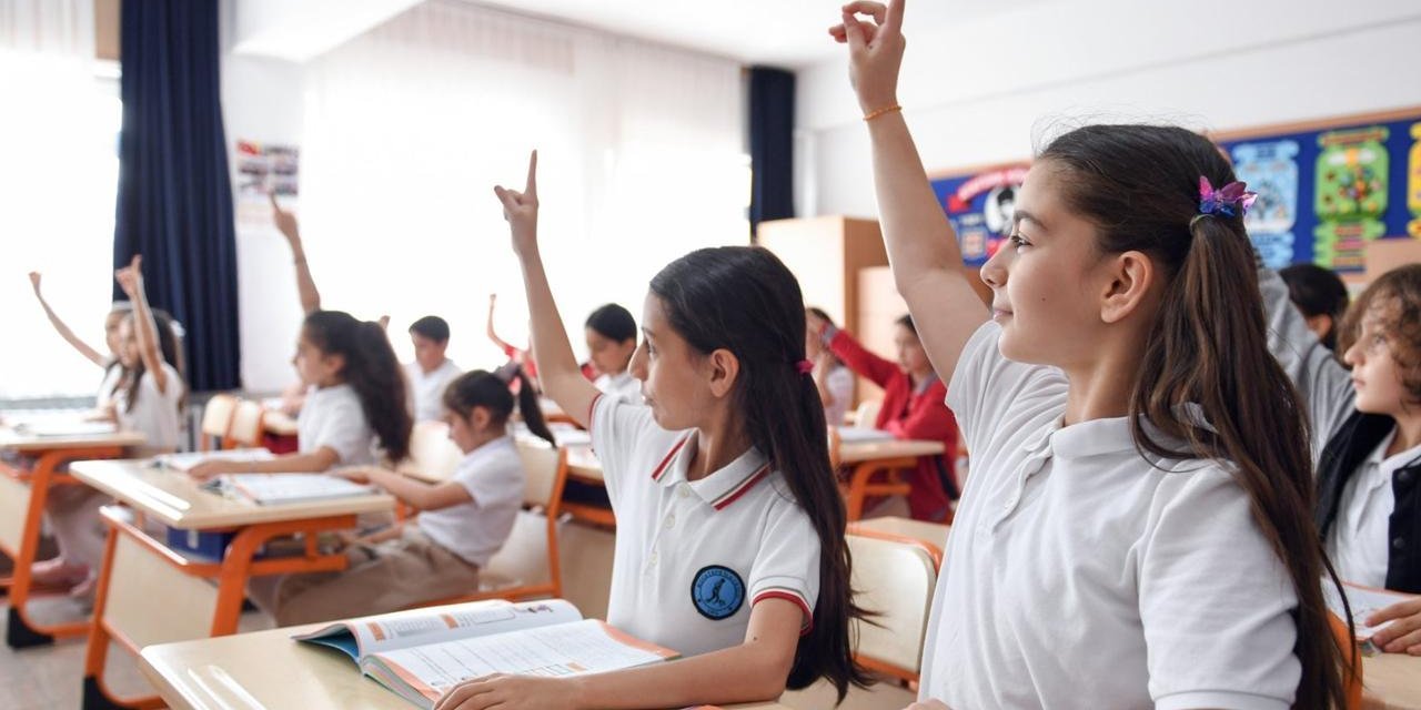 Milli Eğitim Bakanı Yusuf Tekin’den Okul Kıyafetlerinde Yeni Düzenleme