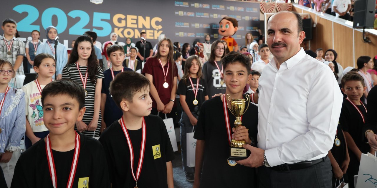 Altay, Genç KOMEK Yaz Okulu Kapanış Programında Öğrencilerle Buluştu