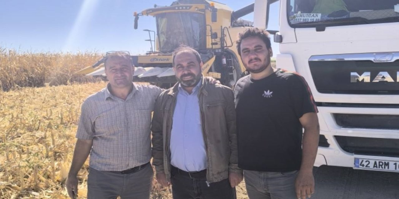 AK Parti Eskil İlçe Başkanı Bayram Yalvaç’tan Tarlada Hasat Ziyareti
