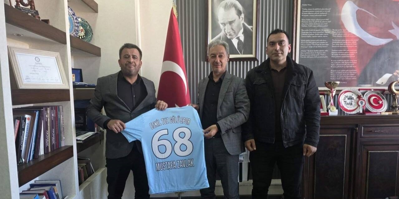 Eskil’de Spor Dostu Buluşma – Başkan Zavlak’a Forma Hediyesi
