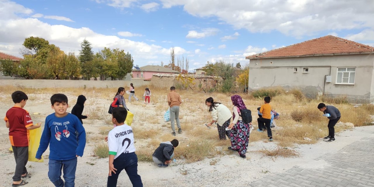 Eşmekaya’da Örnek Dayanışma: Camiden Okula, Sokaktan Parklara Temizlik Seferberliği