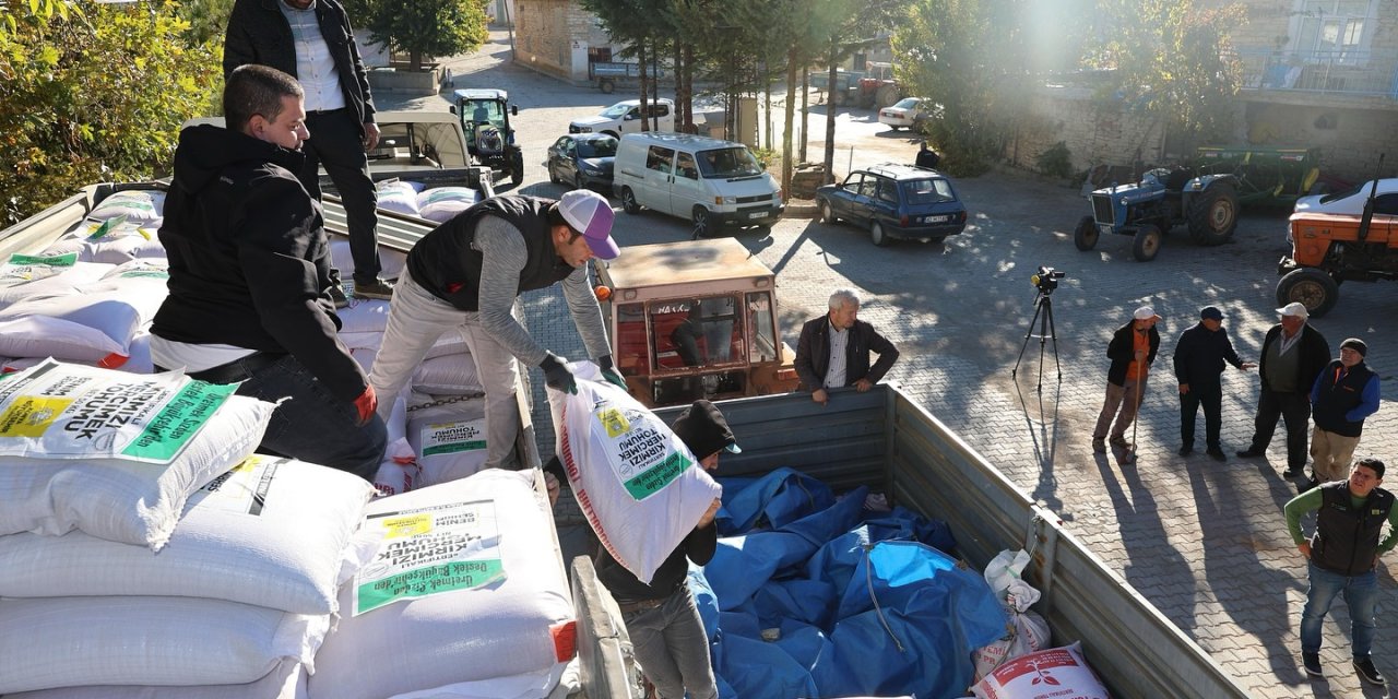 Konya Büyükşehir Belediyesi'nden Çiftçiye Sertifikalı Tohum Desteği