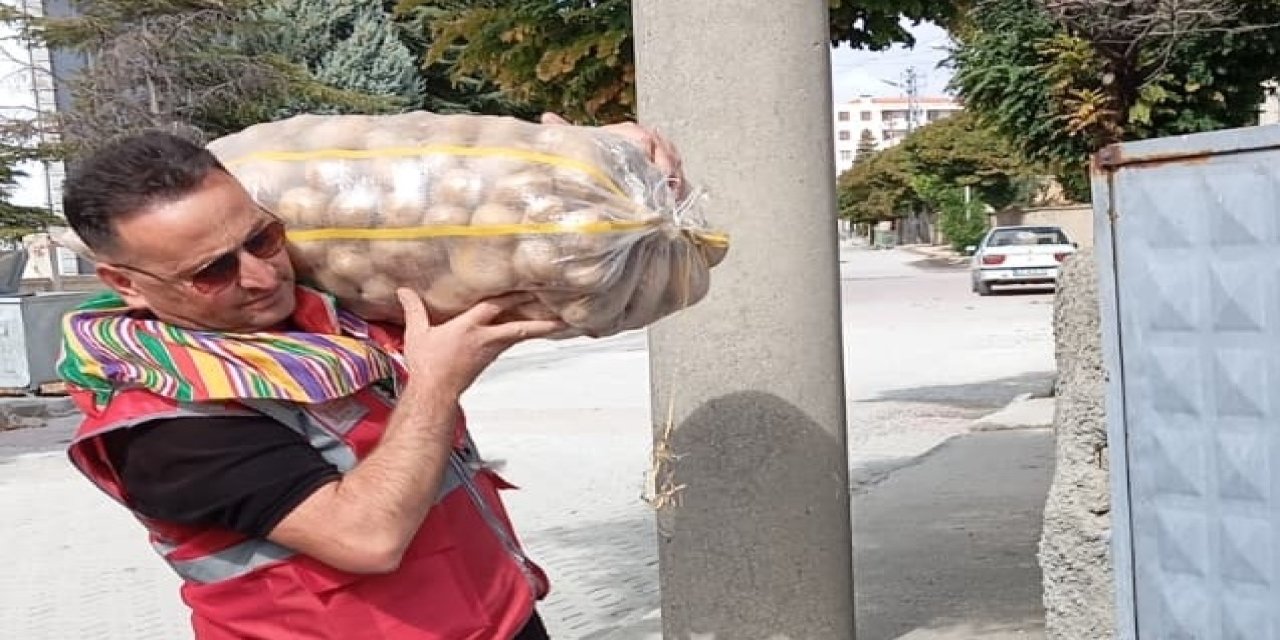 Yok Böylesi! Muhtar Abdülkadir Uysal’dan “Gönülden Gönüle” Yardım Eli Projesi