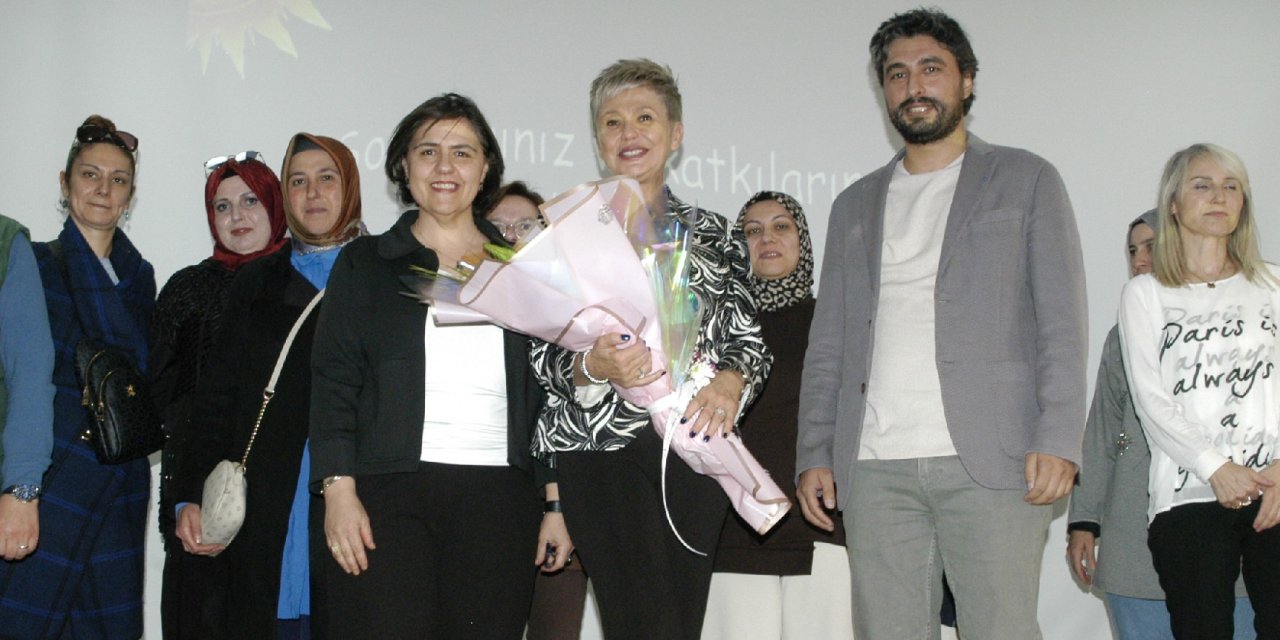 Akran Zorbalığı Konferansı Velilerden Tam Not Aldı