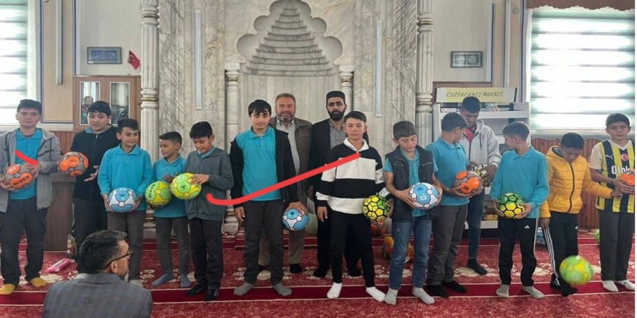 Çocuklar Çulfa Camii’nde Manevi ve Eğlenceli Bir Gün Geçirdi