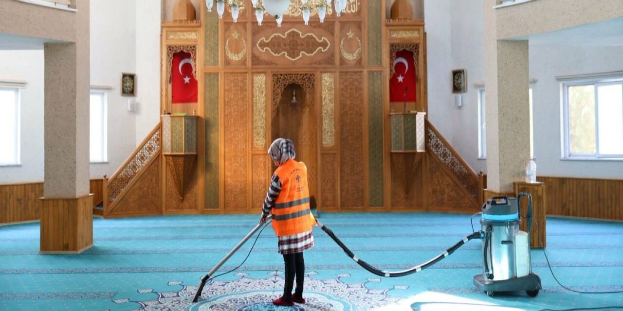 Aksaray Belediyesi’nden Camilerde Kapsamlı Temizlik Çalışması