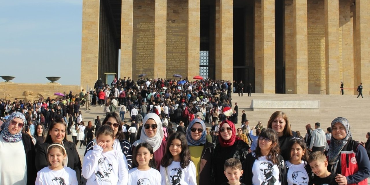 Aksaray Aile ve Sosyal Hizmetler İl Müdürlüğü’nden Anlamlı Anıtkabir Ziyareti
