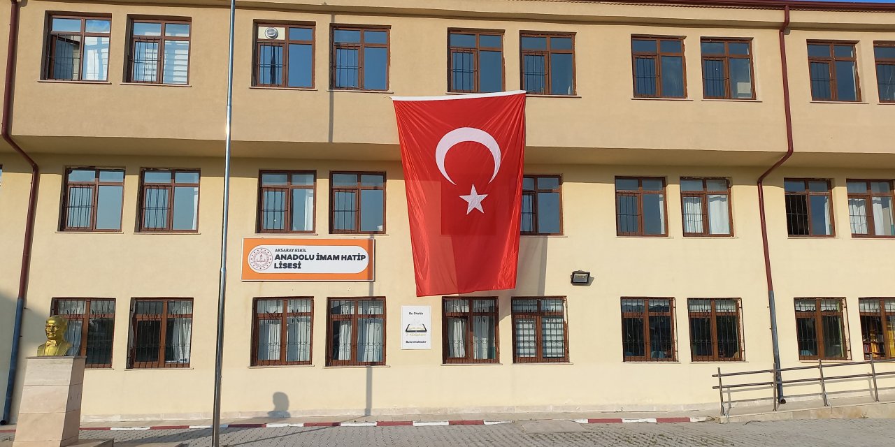 Eskil Anadolu Lisesi Müdürsüz Mü Kaldı? Velilerden Yönetim Boşluğuna Tepki