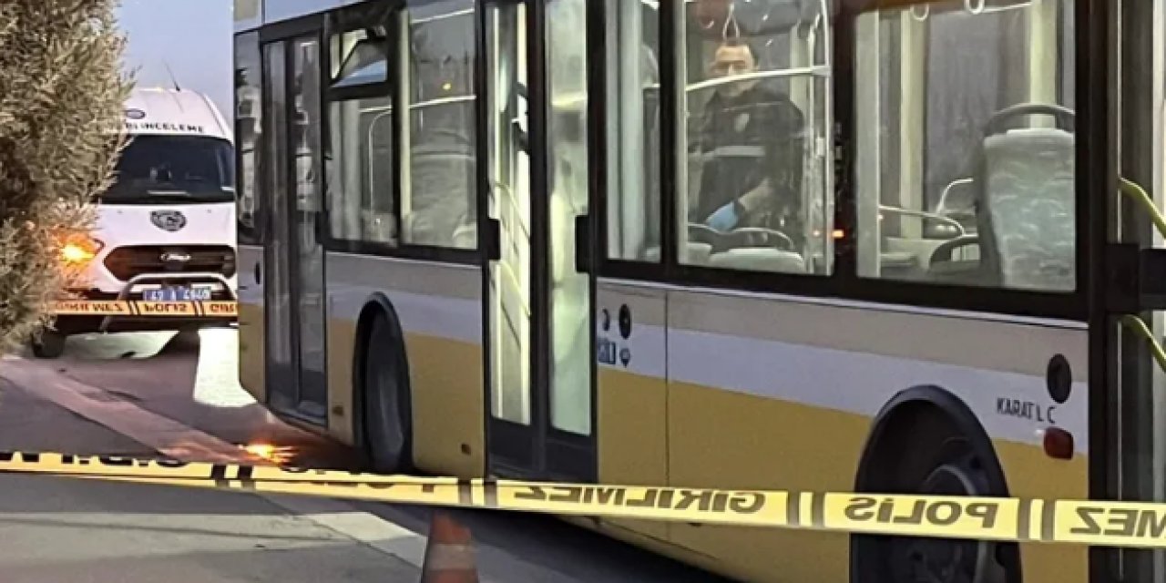 'Yan baktın" dediği genci belediye otobüsünde defalarca bıçakladı