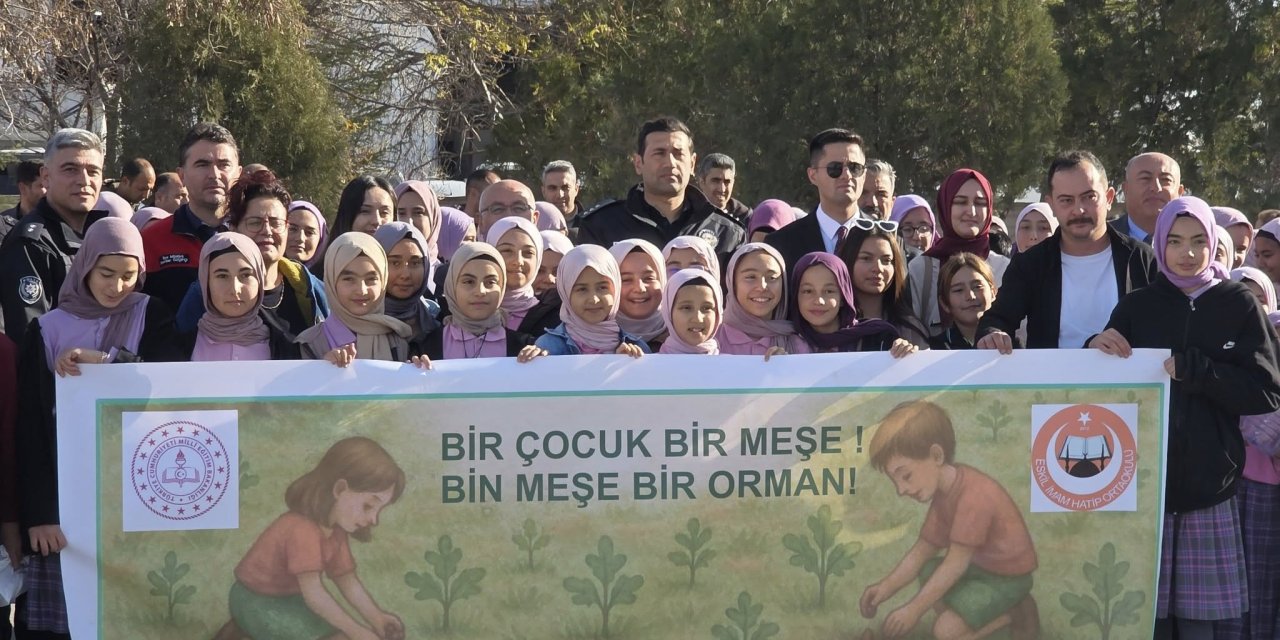 Eskil’de “Bir Çocuk Bir Meşe” Etkinliği: Öğrenciler Doğa İçin Toprağa Umut Ekti