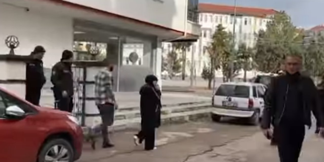 Aksaray’da Boşanma Krizi: Eve Giren Erkek İhbar Edildi, Polis Üç Kişiyi Gözaltına Aldı