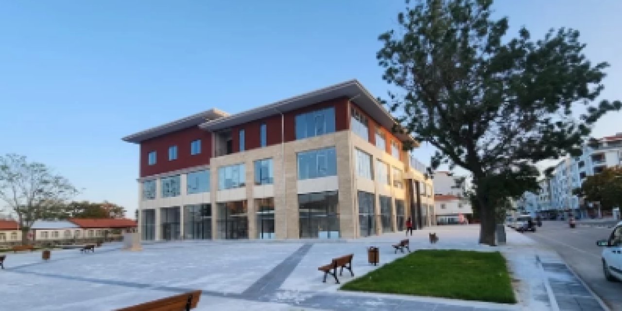 Eskil Belediyesi Taşınmazlarını İhale ile Satışa ve Kiralamaya Sunuyor