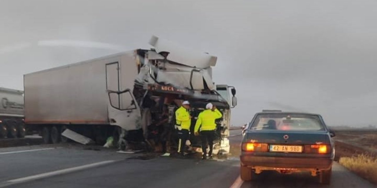 Ereğli–Karapınar Yolunda Tırlar Çarpıştı: 1 Yaralı