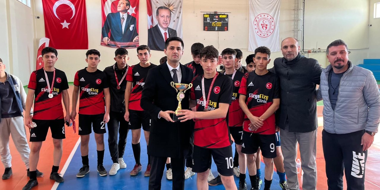 Eskil Şampiyonu: Atatürk Anadolu Lisesi