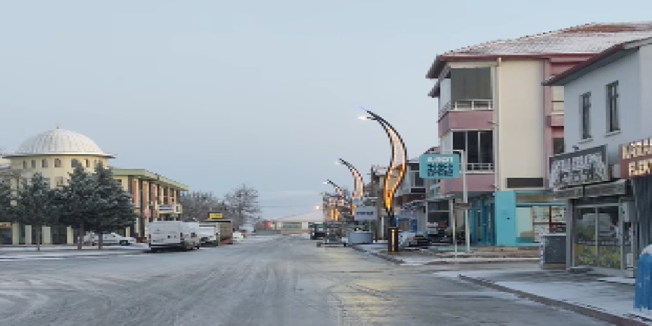 Eskil’de Buzlanma Etkili: Sürücülere ve Yayalara Önemli Uyarılar