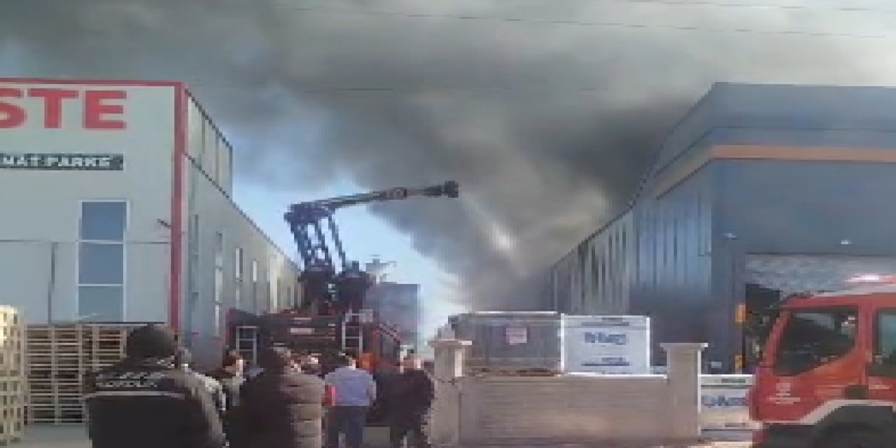 Konya Karatay’da Sanayi Sitesindeki Depo Yangını Söndürüldü