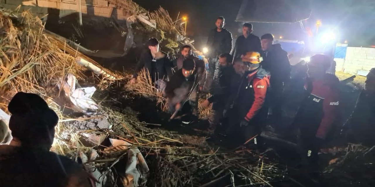 Yeşiltepe'de (Kırgıl) Ahır Çöktü: 12 Küçükbaş Hayvan Telef Oldu