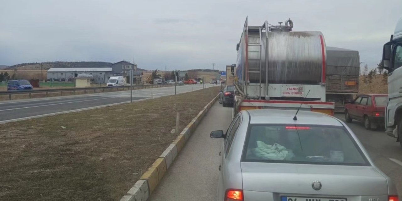 Fırtına Kazaya Neden Oldu: D300 Karayolunda Trafik Kontrollü Sağlandı