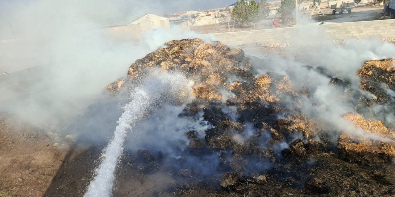 Eskil'de Balya Yangını: 900 Balya Kül Oldu