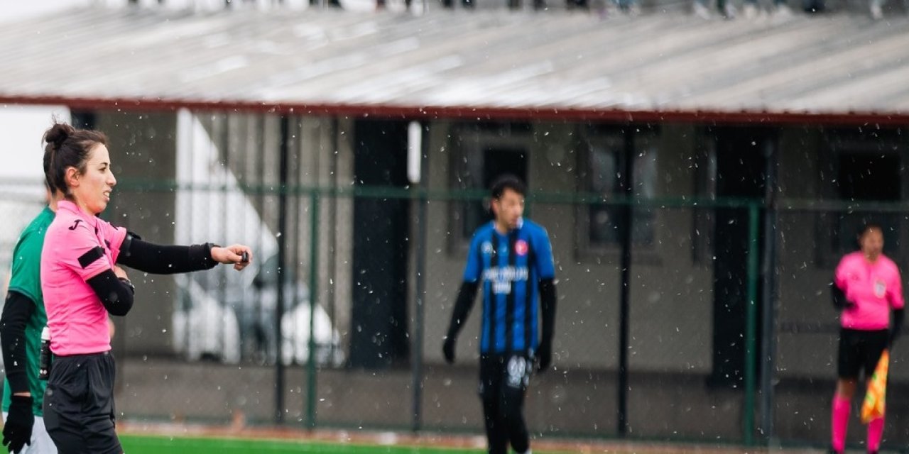 El, Elin Maçını Türkü Çağırarak Yönetir!