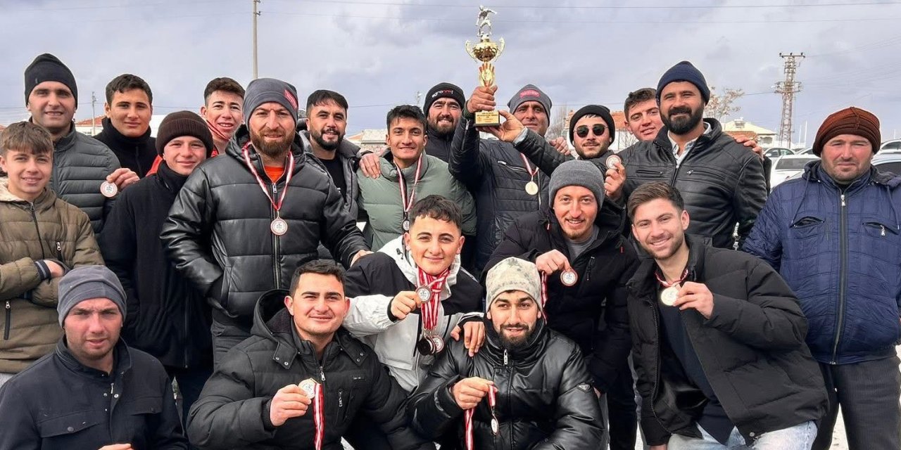 Eskil Belediyesi Futbol Turnuvası’nda Fair Play Ödülü Akkaşspor’un