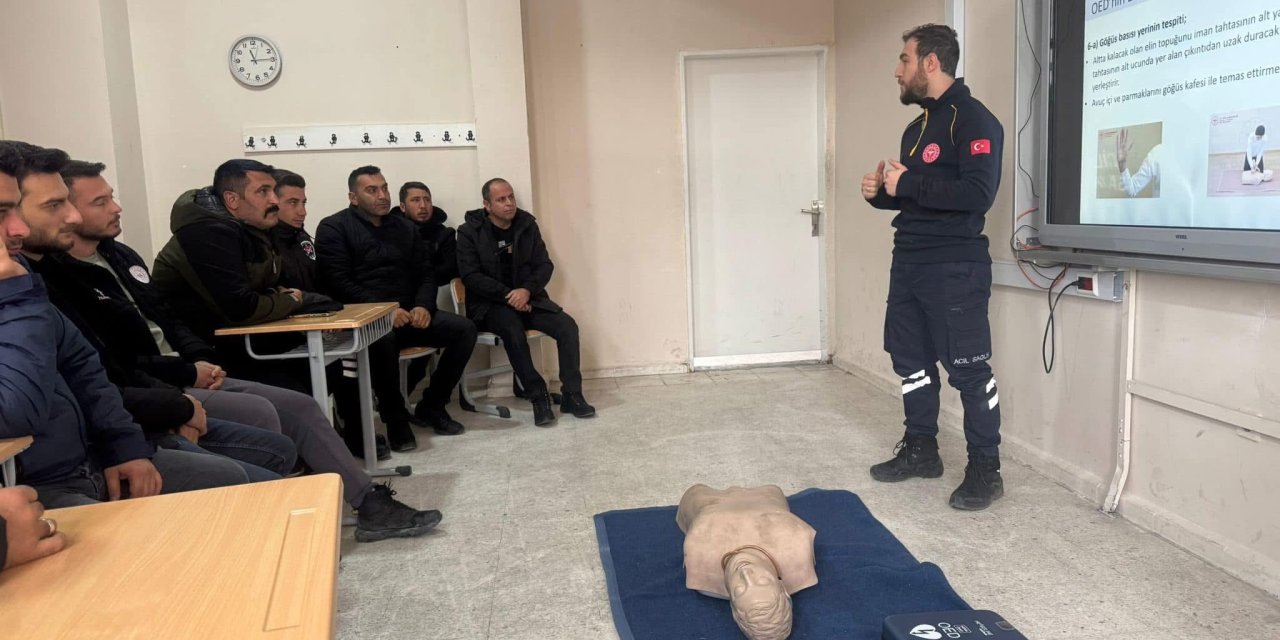 Eskil’de İlk Yardım Eğitimi Düzenlendi: 15 Kursiyer Sertifika Aldı