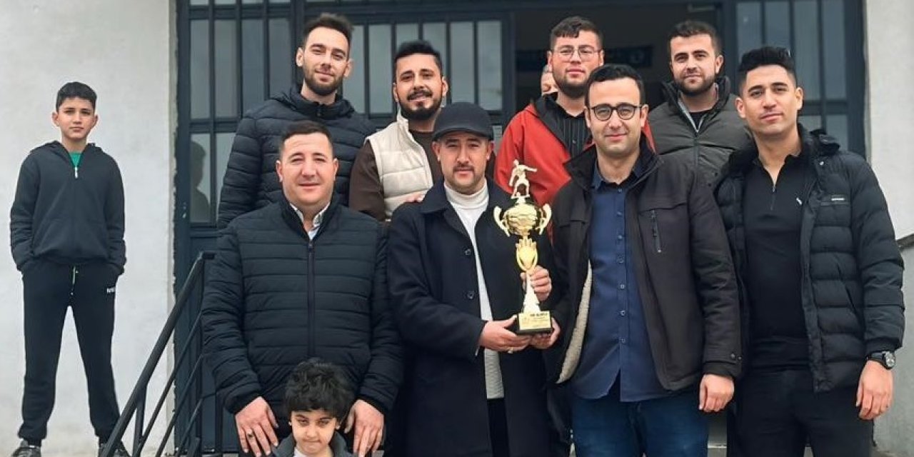 Şampiyon Bozcamahmutspor’dan Okula Anlamlı Ziyaret