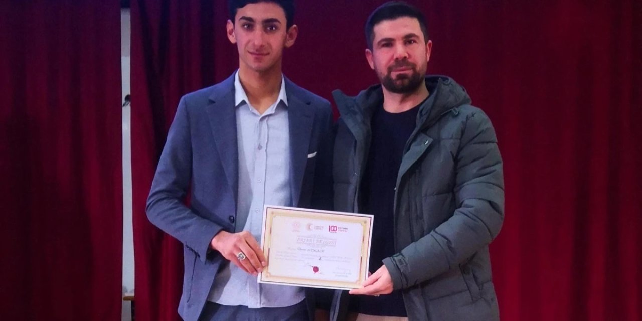 Eskil Anadolu İmam Hatip Lisesi Öğrencisi Derviş Atlar Aksaray İl Birincisi Oldu
